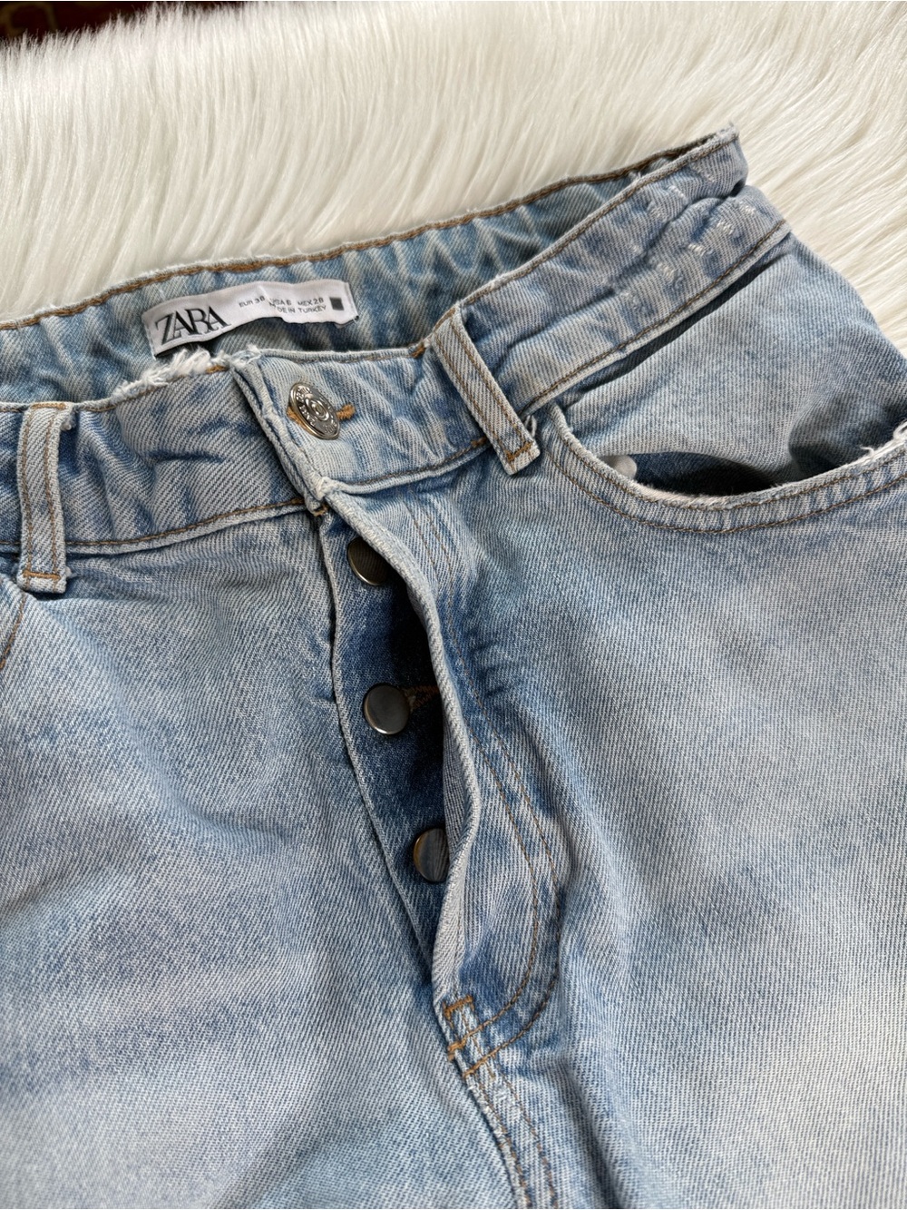 Zara Light Wash High Waisted Well Worn Mom Jeans - Picture 4 of 10